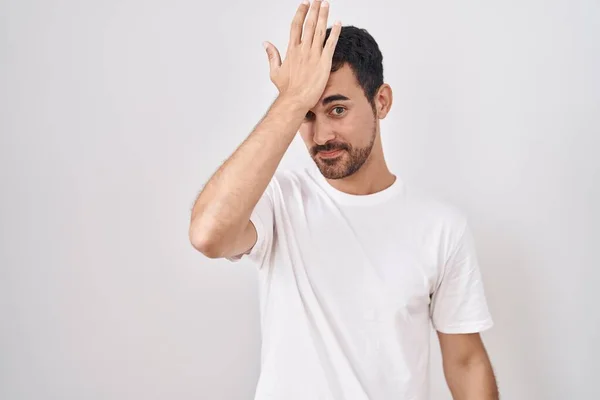 Handsome Hispanic Man Standing White Background Surprised Hand Head Mistake — Fotografia de Stock
