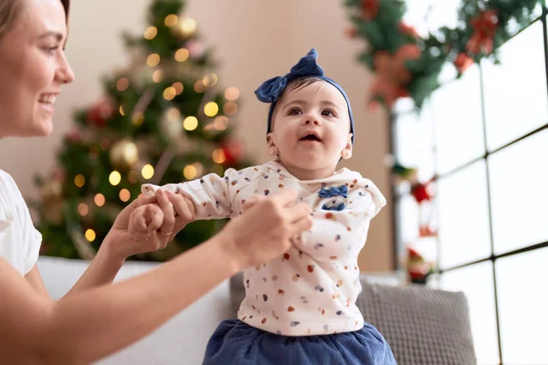 Woman Toddler Standing Sofa Christmas Tree Home — Stok fotoğraf