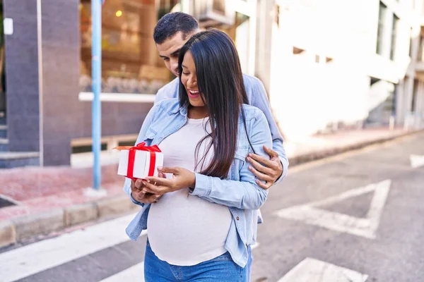 Young Latin Couple Expecting Baby Surprise Gift Street — Zdjęcie stockowe