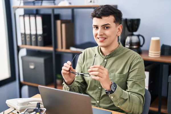 Young Non Binary Man Business Worker Holding Glasses Using Laptop — Zdjęcie stockowe