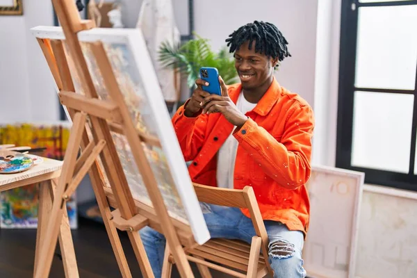 African American Man Artist Smiling Confident Make Picture Smartphone Draw — Foto de Stock