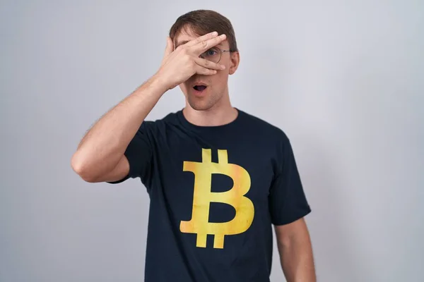 Caucasian Blond Man Wearing Bitcoin Shirt Peeking Shock Covering Face — Foto de Stock