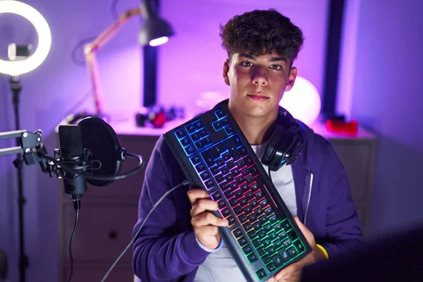 Young Hispanic Teenager Streamer Holding Computer Keyboard Relaxed Expression Gaming — Stock Photo, Image
