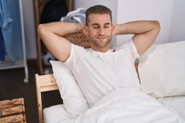 Young Caucasian Man Smiling Confident Relaxed Hands Bed Bedroom — Fotografia de Stock