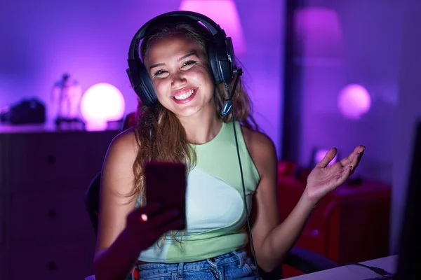 Young Hispanic Woman Playing Video Games Smartphone Celebrating Achievement Happy — Photo