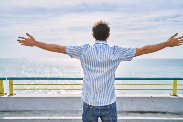 Young Hispanic Man Back View Breathing Arms Open Promenade — Stock Photo, Image