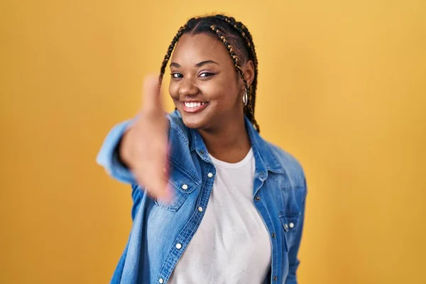 African American Woman Braids Standing Yellow Background Smiling Friendly Offering — ストック写真