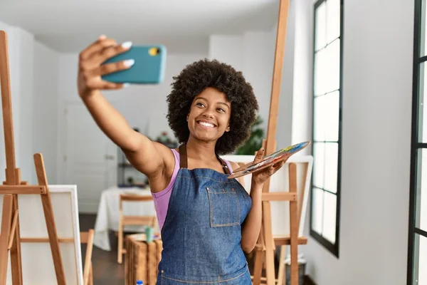 Young African American Woman Smiling Confident Make Selfie Smartphone Art — Foto de Stock