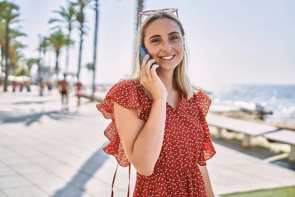 Young Blonde Girl Smiling Happy Talking Smartphone Promenade — ストック写真