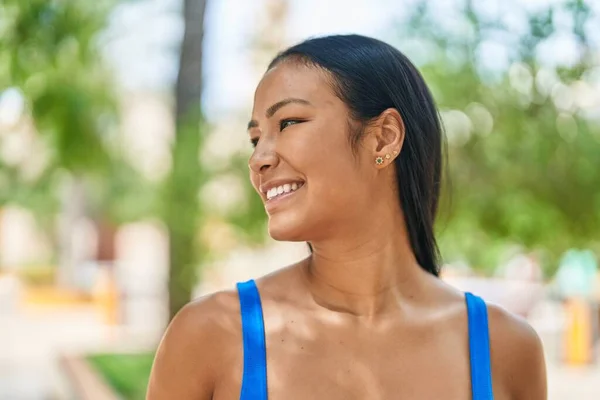 Young Beautiful Latin Woman Smiling Confident Looking Side Park — Stock Photo, Image