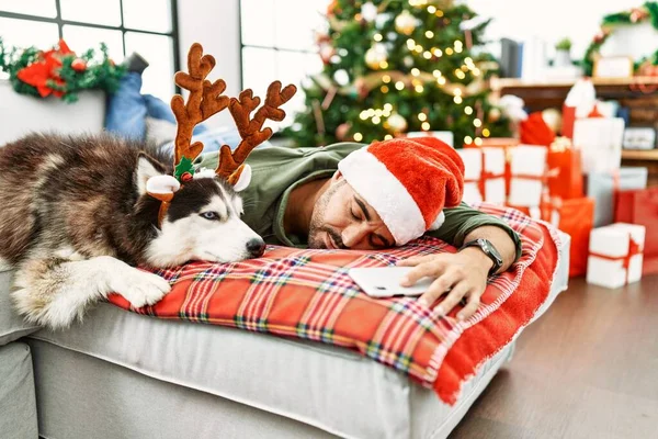 Young Hispanic Man Sleeping Lying Sofa Dog Christmas Tree Home — Stock fotografie