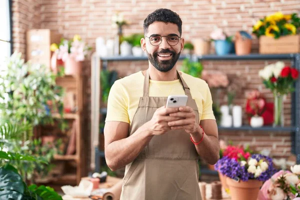Young Arab Man Florist Smiling Confident Using Smartphone Florist —  Fotos de Stock