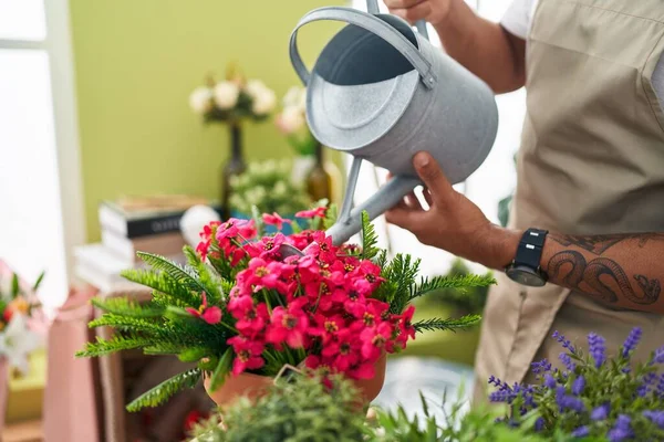 Young Latin Man Florist Watering Plant Flower Shop — 图库照片