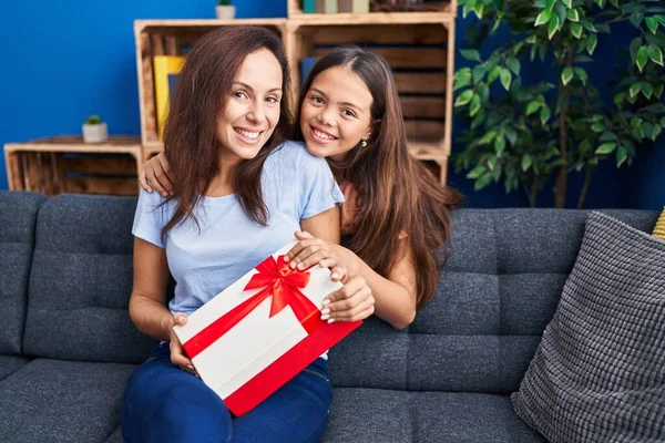 Woman Girl Mother Daughter Surprise Gift Home — Stok Foto