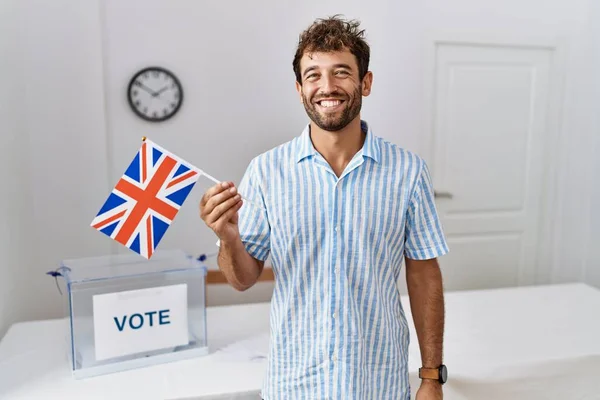 Jonge Knappe Man Bij Politieke Campagne Verkiezing Houden Van Britse — Stockfoto