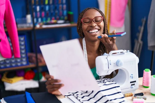 African American Woman Tailor Talking Smartphone Looking Clothing Design Atelier — Stock Photo, Image