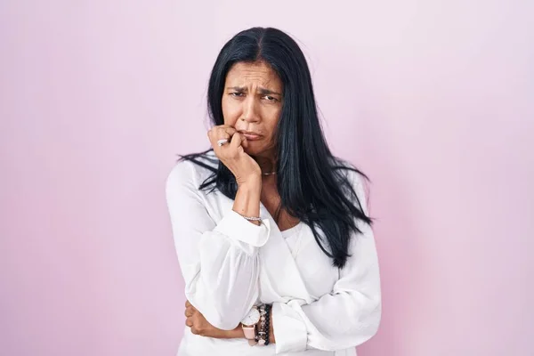 Mature Hispanic Woman Standing Pink Background Looking Stressed Nervous Hands — Stockfoto