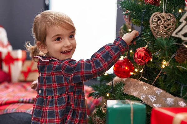 Adorable Caucasian Girl Smiling Confident Decorating Christmas Tree Home — ストック写真