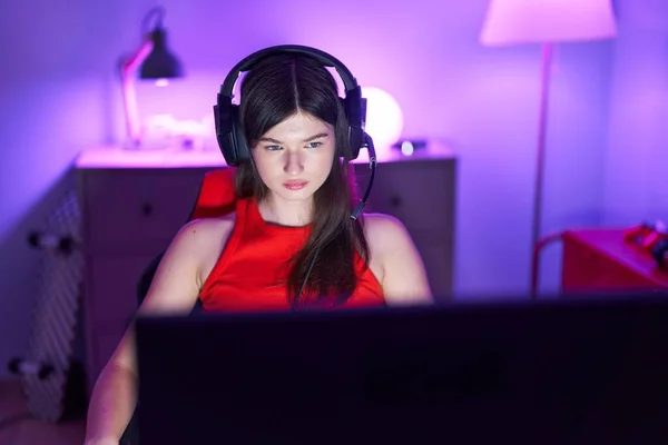 Young Caucasian Woman Streamer Sitting Table Serious Expression Gaming Room — Photo