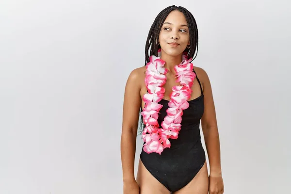 Young African American Woman Wearing Swimsuit Hawaiian Lei Smiling Looking — Stock Photo, Image