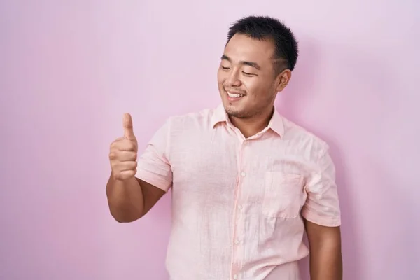 Chinese Young Man Standing Pink Background Looking Proud Smiling Doing — Stockfoto