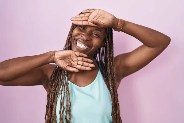 African American Woman Standing Pink Background Smiling Cheerful Playing Peek — Stock Photo, Image