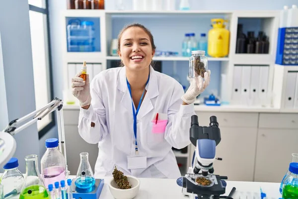 Young Hispanic Woman Doing Weed Oil Extraction Laboratory Smiling Laughing — Fotografia de Stock