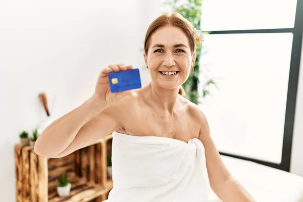 Middle Age Caucasian Woman Wearing Towel Holding Credit Card Sitting — Stock Photo, Image