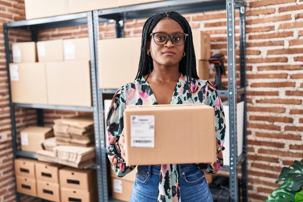 African Woman Braids Working Small Business Ecommerce Holding Package Skeptic — Foto Stock