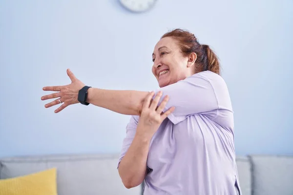 Senior Woman Smiling Confident Stretching Arms Home — Fotografia de Stock