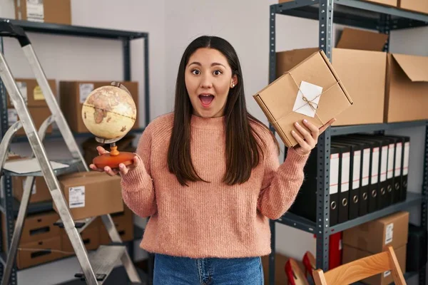 Young Latin Woman Working Small Business Ecommerce Doing World Shipping — Stockfoto