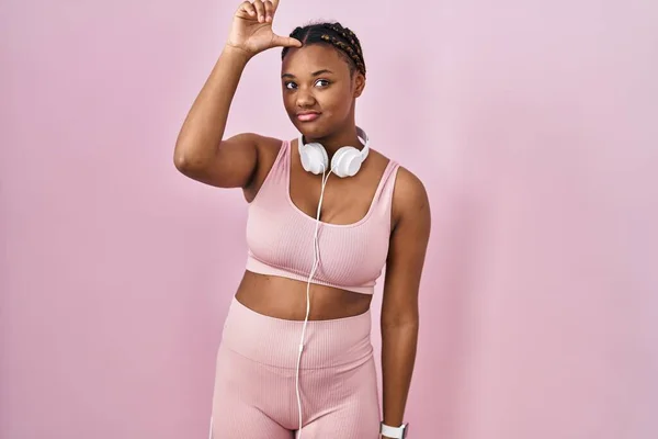 African American Woman Braids Wearing Sportswear Headphones Making Fun People — Stock Photo, Image