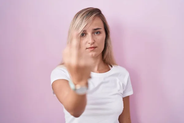 Young Blonde Woman Standing Pink Background Showing Middle Finger Impolite — Stockfoto