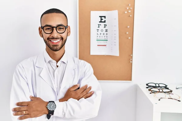 African American Optician Man Standing Eyesight Test Happy Face Smiling — Stockfoto