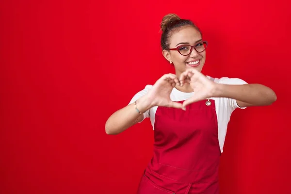 Young Hispanic Woman Wearing Waitress Apron Red Background Smiling Love — Stock Photo, Image