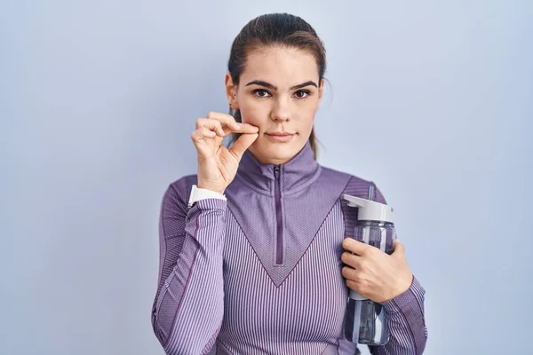 Beautiful Woman Wearing Sportswear Holding Water Bottle Mouth Lips Shut — 图库照片