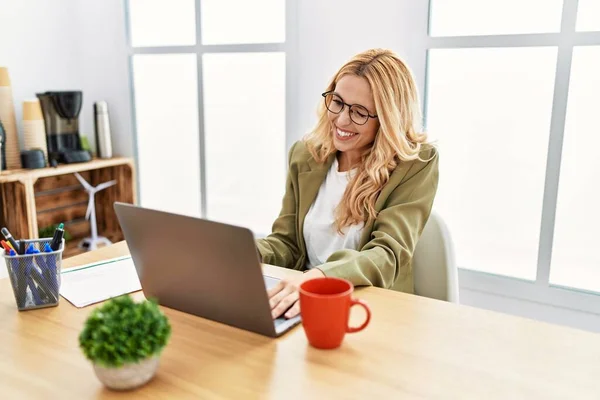 Beautiful Blonde Woman Working Office Laptop Winking Looking Camera Sexy — Zdjęcie stockowe
