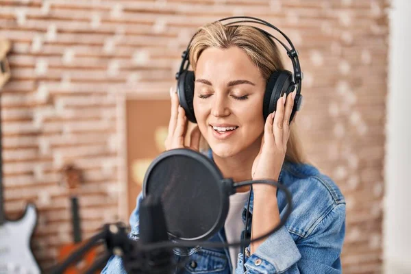 Young Blonde Woman Artist Singing Song Music Studio — Stock Photo, Image
