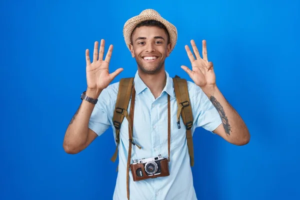 Brazilian Young Man Holding Vintage Camera Showing Pointing Fingers Number — Zdjęcie stockowe