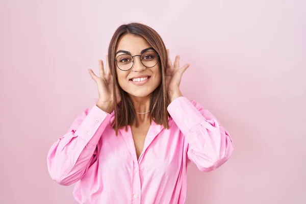 Young Hispanic Woman Wearing Glasses Standing Pink Background Trying Hear — 图库照片