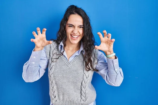Young Brunette Woman Standing Blue Background Smiling Funny Doing Claw — Stock Photo, Image
