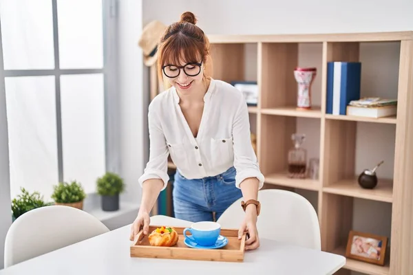 Young Woman Smiling Confident Holding Breakfast Tray Home — 图库照片