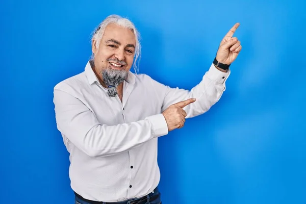 Middle Age Man Grey Hair Standing Blue Background Smiling Looking — 图库照片