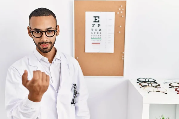 African American Optician Man Standing Eyesight Test Beckoning Come Here — Stockfoto