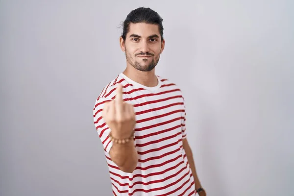 Hispanic Man Long Hair Standing Isolated Background Showing Middle Finger — Foto de Stock
