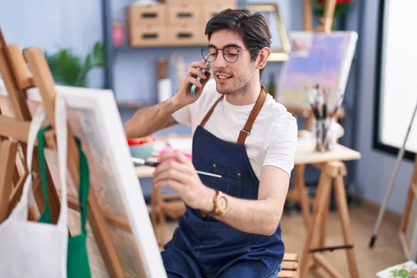 Young Hispanic Man Artist Talking Smartphone Drawing Art Studio — 图库照片