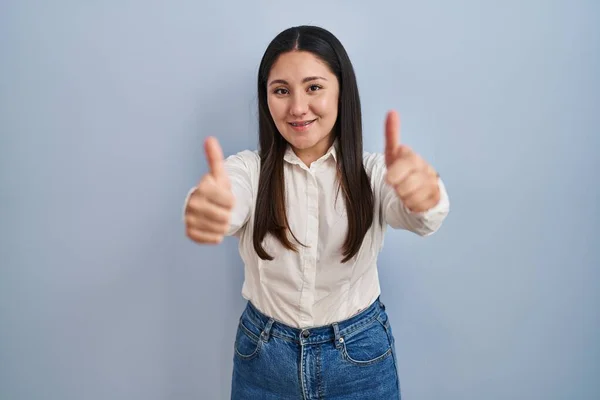 Young Latin Woman Standing Blue Background Approving Doing Positive Gesture — Stok fotoğraf