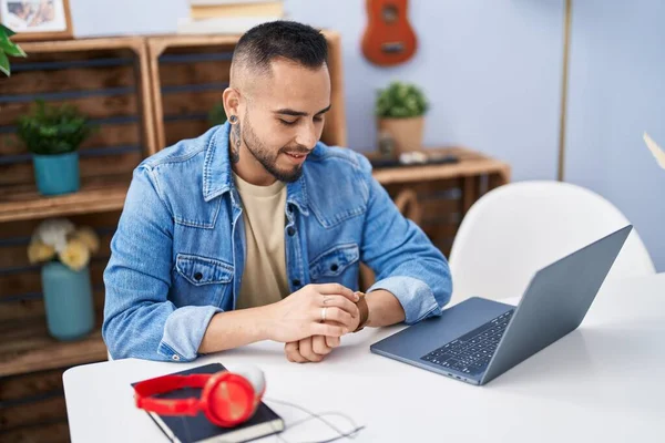 Young Hispanic Man Sitting Table Looking Watch Home — Stock Photo, Image
