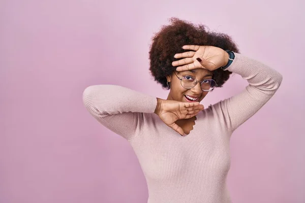 Young African American Woman Standing Pink Background Smiling Cheerful Playing — 图库照片