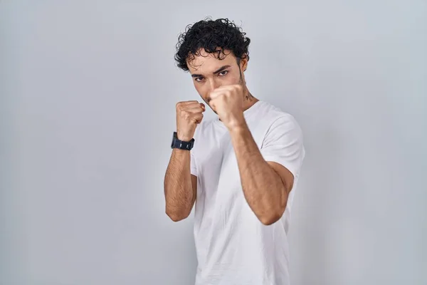 Hispanic Man Standing Isolated Background Ready Fight Fist Defense Gesture — Stock Photo, Image